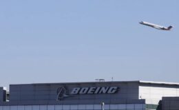 Boeing'de yeni kriz: Uçağın tekerleği koptu