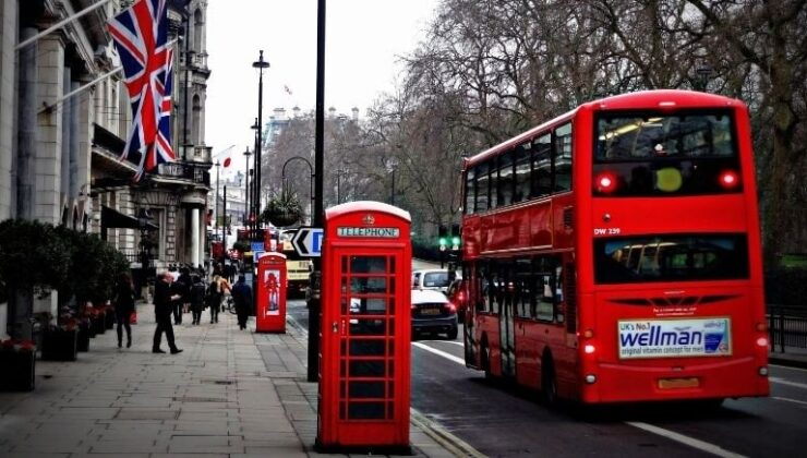 Londra'da 14 yaşındaki çocuk otobüste öldürüldü